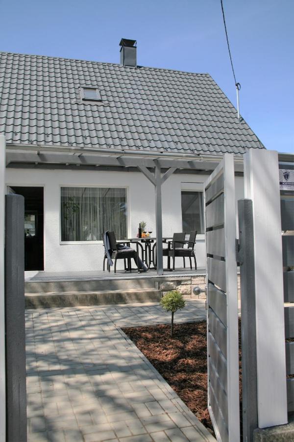 Otium Wellness Apartmanház Balatonakarattya Exterior foto